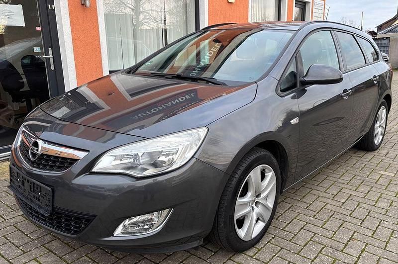 Gebraucht Opel Astra Design Edition 120 PS (88 kW) 2012 Grau Kombi