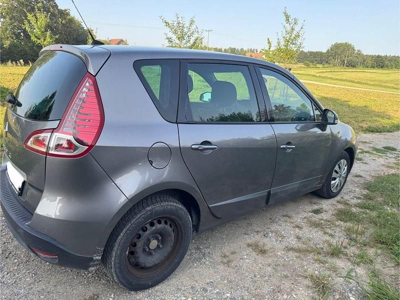 Grau Gebraucht 2011 Renault Scénic III Expression Van / Kleinbus | 2.750 € (Superpreis) - Bild 1/4