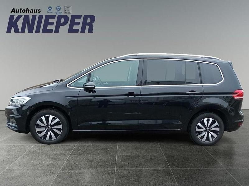 Gebraucht VW Touran Highline 150 PS (110 kW) 2024 Deep black perleffekt Van / Kleinbus