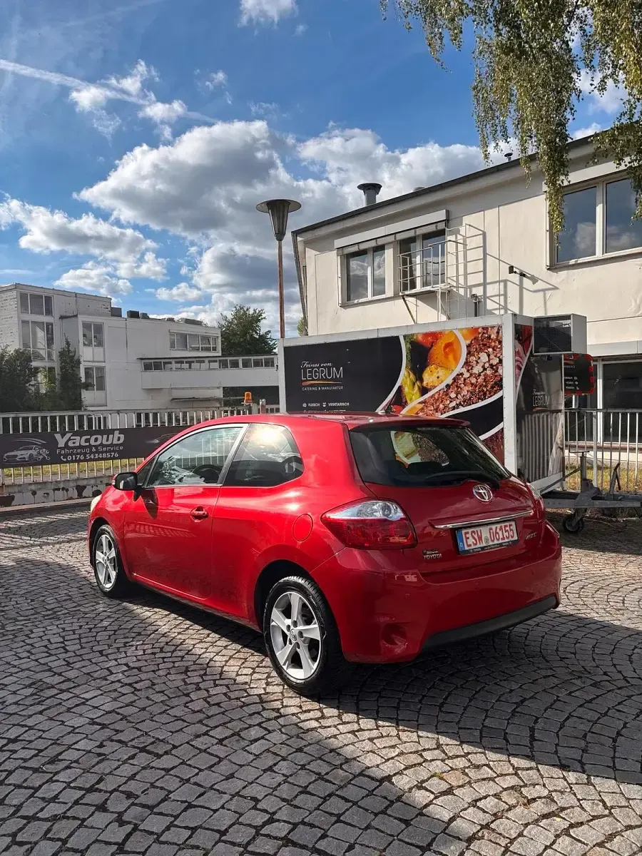Gebraucht Toyota Auris 100 PS (73 kW) 2012 Rot Kleinwagen