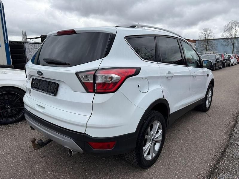 Gebraucht Ford Kuga Titanium 120 PS (88 kW) 2018 Weiß SUV