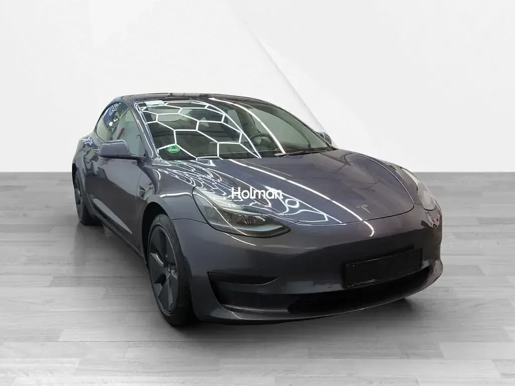 Käytetty Tesla Model 3 Standard Range Plus 239 kW (325 HP) 2021 Harmaa Sedan