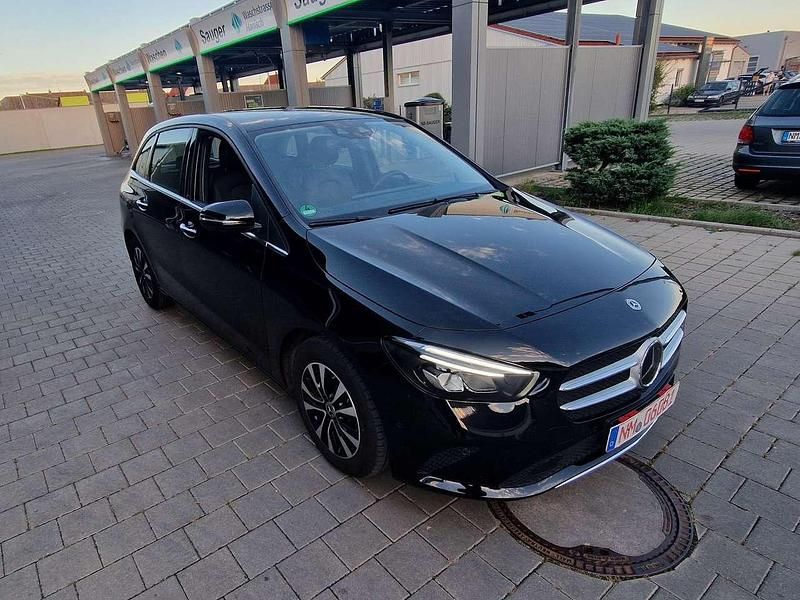 Gebraucht Mercedes B200 163 PS (119 kW) 2022 Schwarz Kleinwagen