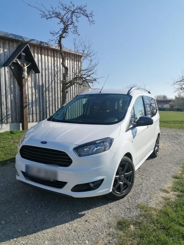 Weiß Gebraucht 2017 Ford Tourneo Courier Sport Van / Kleinbus | 13.800 € (Etwas zu teuer) - Bild 1/4