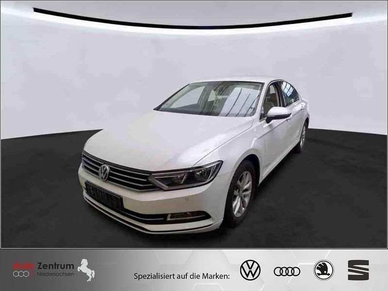 Weiß Gebraucht 2015 VW Passat Comfortline Limousine | 13.870 € (Guter Preis) - Bild 1/4