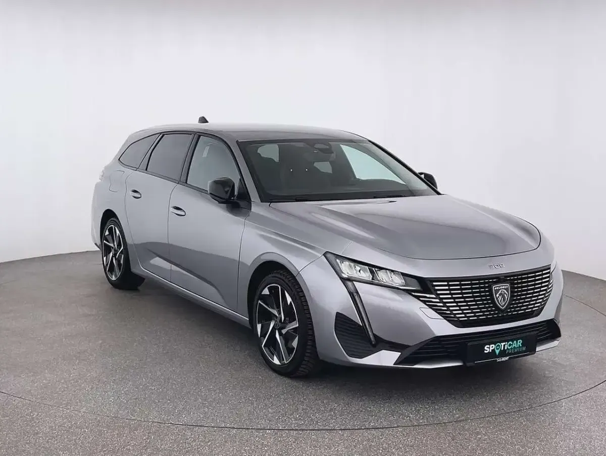 Gebraucht Peugeot 308 Allure 131 PS (96 kW) 2023 Grau Kombi