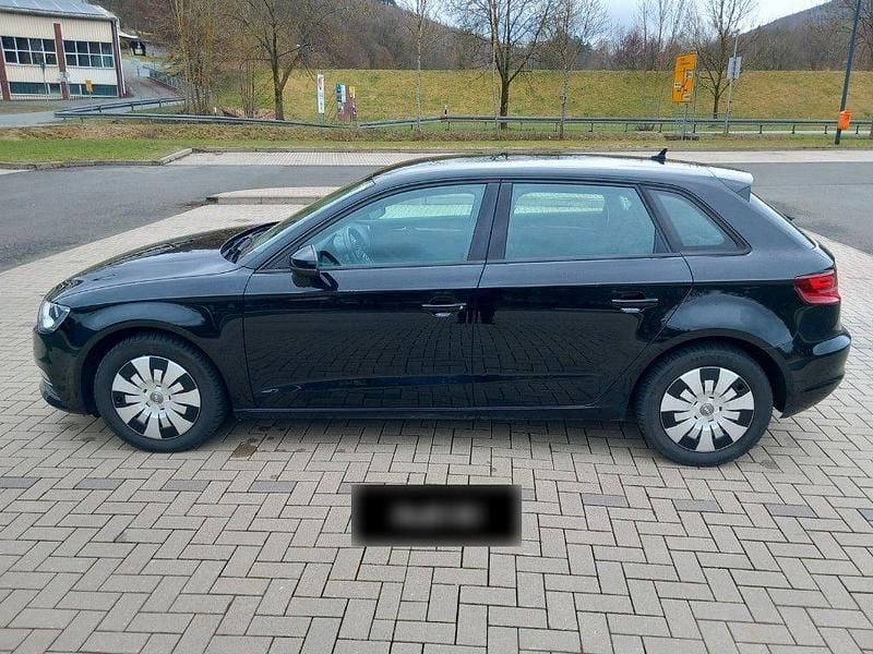 Gebraucht Audi A3 Attraction 105 PS (77 kW) 2013 Schwarz Limousine