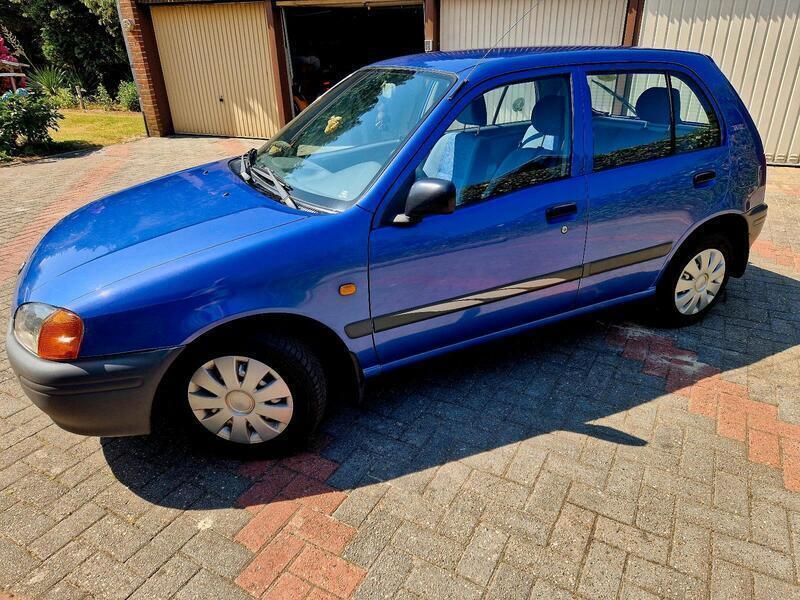 Blau Gebraucht 1999 Toyota Starlet Kleinwagen | 2.800 € - Bild 1/4