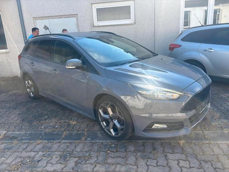 Andere außenfarben Gebraucht 2018 Ford Focus ST Kleinwagen | 13.700 € (Fairer Preis) - Bild 1/4