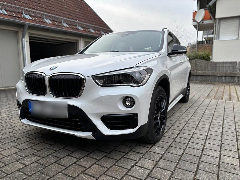 Weiß Gebraucht 2018 BMW X1 SUV | 18.000 € - Bild 1/4