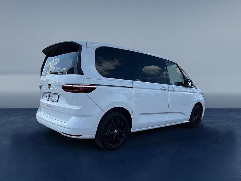 Second-hand VW Multivan Life 150 CP (110 kW) 2023 Alb Monovolum