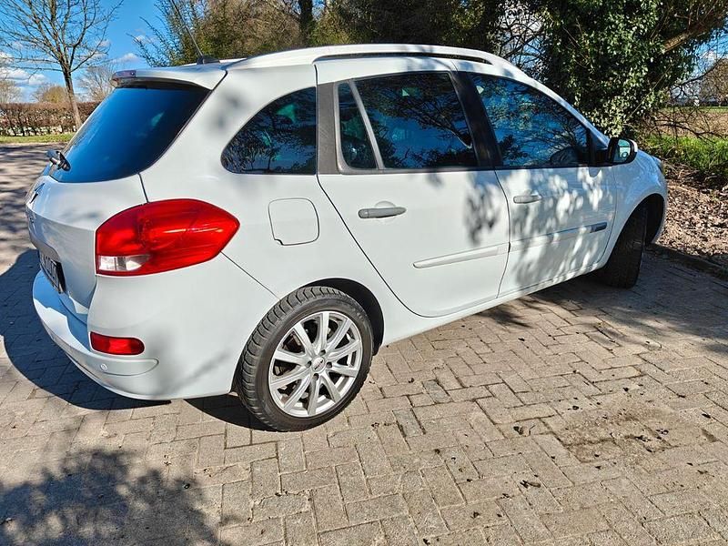 Gebraucht Renault Clio II Dynamique 88 PS (64 kW) 2009 Weiß Limousine