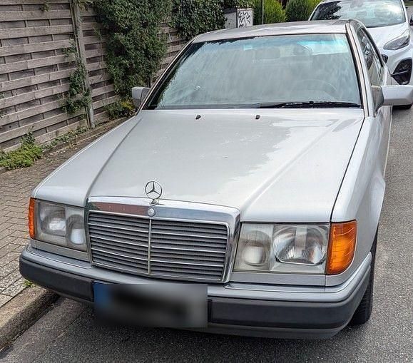 Gebraucht Mercedes 230 132 PS (97 kW) 1992 Silber Coupé