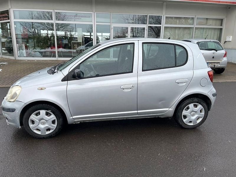 Gebraucht Toyota Yaris Sol 65 PS (47 kW) 2004 Silber Limousine