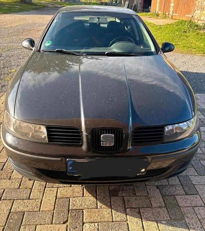 Schwarz Gebraucht 2003 Seat Leon Limousine | 1.100 € (Fairer Preis) - Bild 1/3