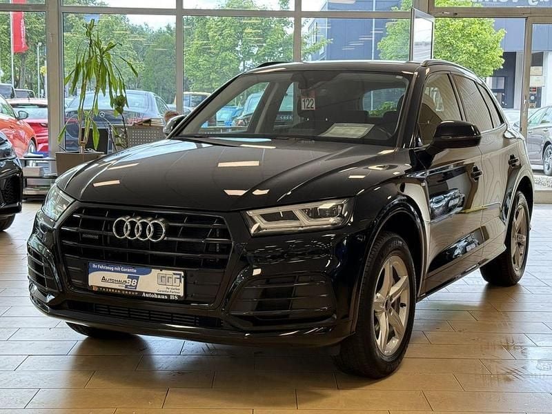 Schwarz brillantschwarz (metallic) Gebraucht 2021 Audi Q5 Comfort SUV | 27.000 € (Superpreis) - Bild 1/4
