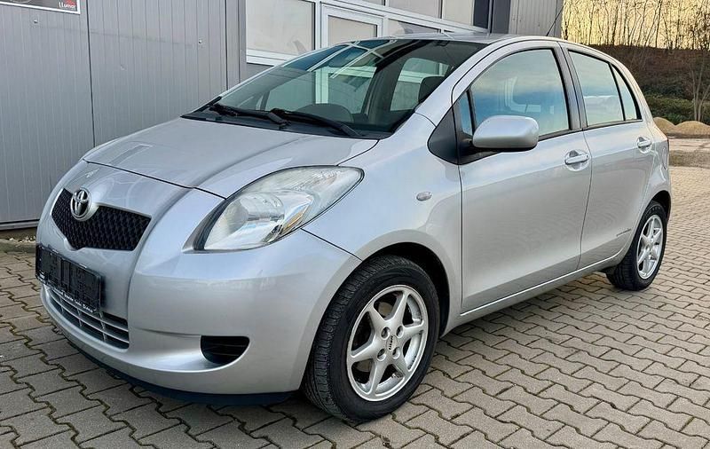 Silber Gebraucht 2007 Toyota Yaris Sol Limousine | 5.990 € (Etwas zu teuer) - Bild 1/4