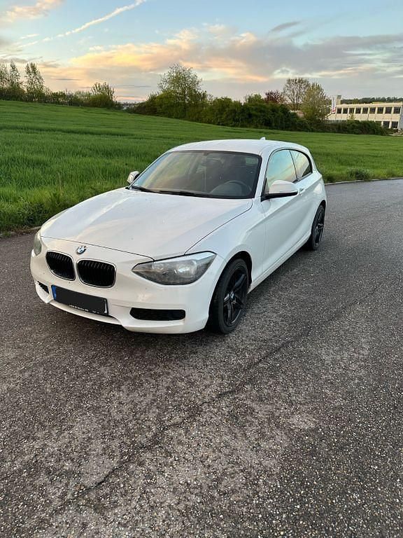 Weiß Gebraucht 2012 BMW 116 Kleinwagen | 2.600 € (Superpreis) - Bild 1/4