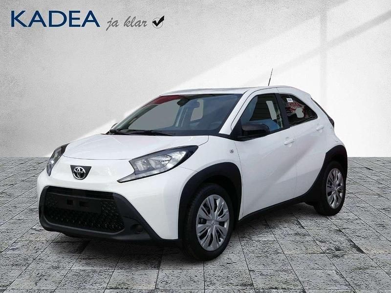Neu Toyota Aygo Play 72 PS (52 kW) 2026 Weiss Kleinwagen