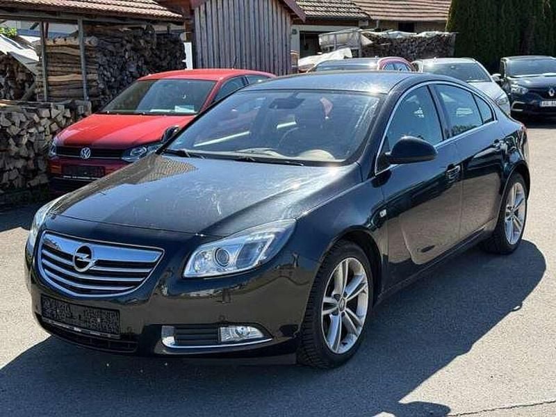 Usado Opel Insignia Innovation 220 HP (161 kW) 2012 Preto Sedan