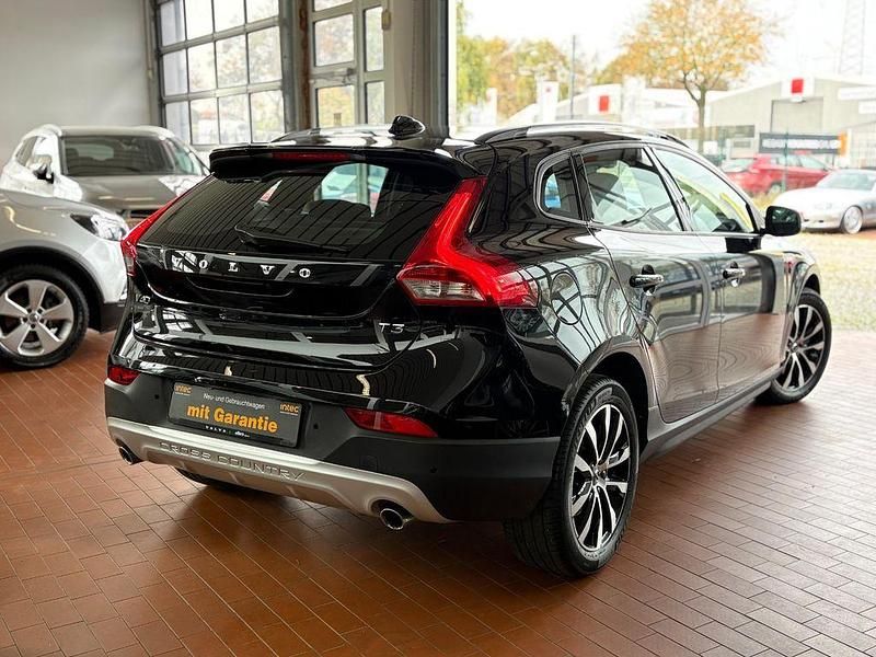 Gebraucht Volvo V40 152 PS (111 kW) 2019 Schwarz Limousine