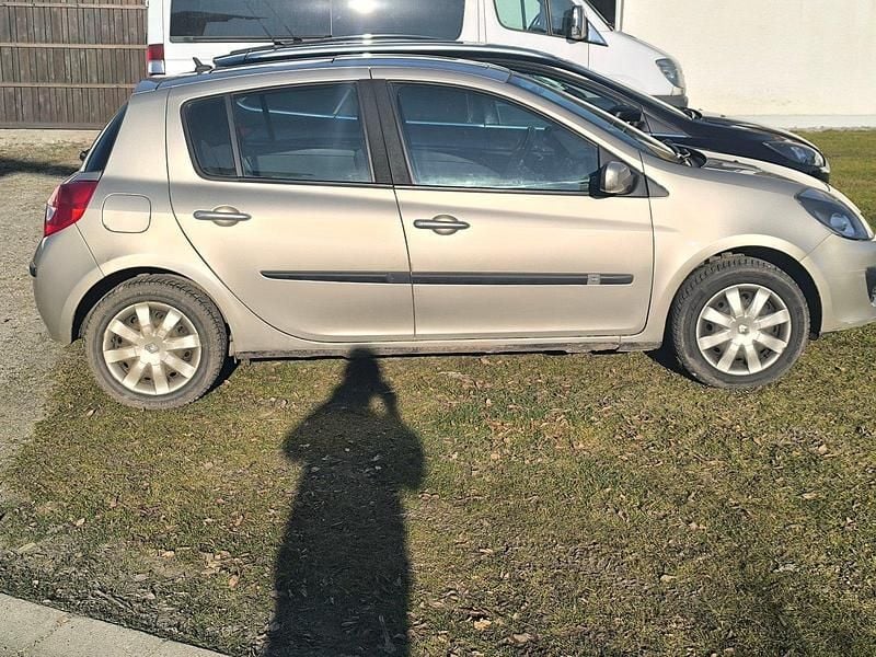 Gebraucht Renault Clio II 88 PS (64 kW) 2006 Braun Kleinwagen