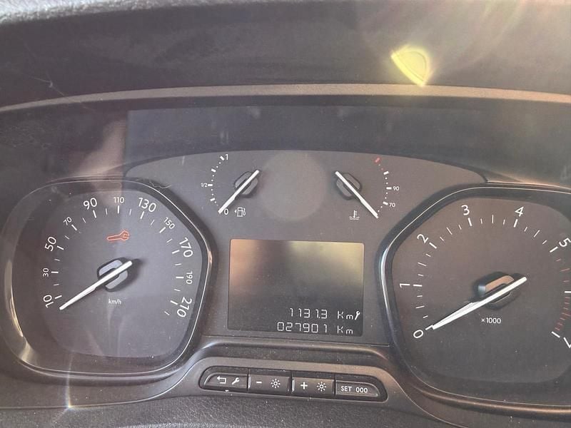 Gebraucht Opel Vivaro 122 PS (89 kW) 2020 Weiß Van / Kleinbus