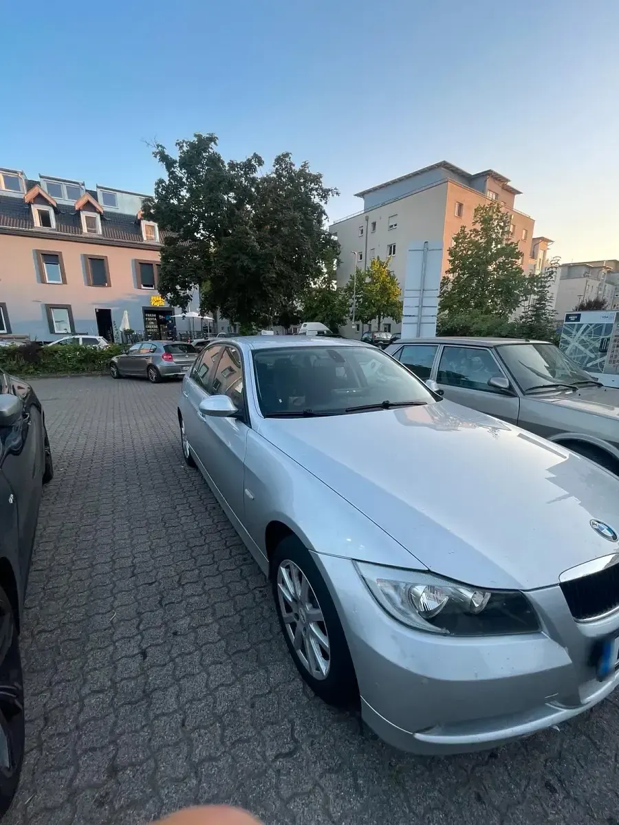 Gebraucht BMW 318 129 PS (94 kW) 2007 Silber Limousine