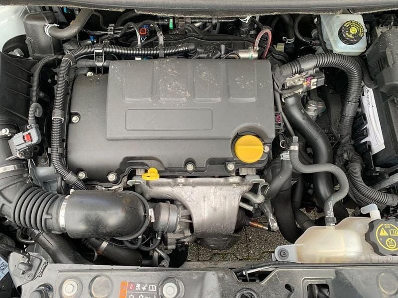 Usado Opel Corsa Edition 101 HP (74 kW) 2019 Branco Citadino