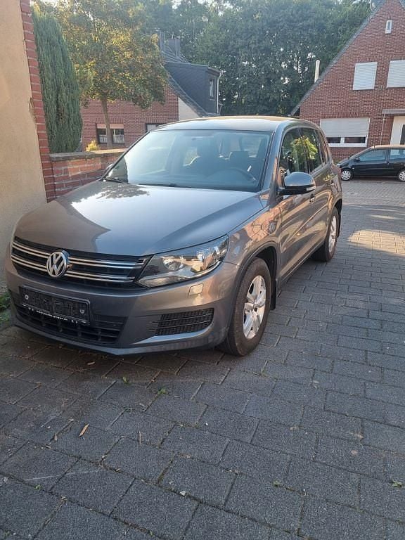 Grau Gebraucht 2014 VW Tiguan Trendline SUV | 8.250 € (Fairer Preis) - Bild 1/1