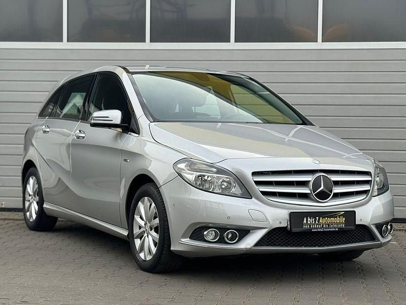 Gebraucht Mercedes B180 109 PS (80 kW) 2011 Silber Van / Kleinbus