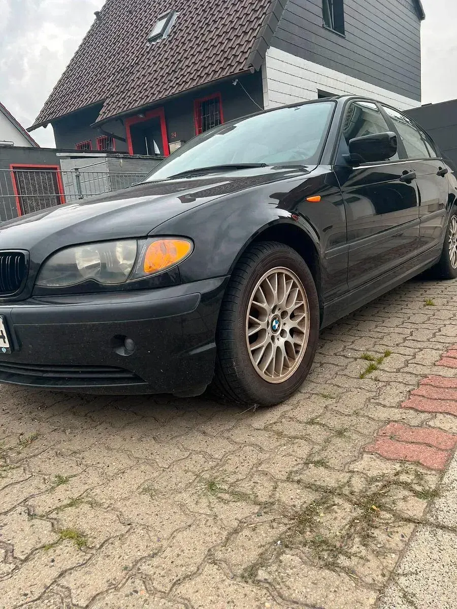 Gebraucht BMW 318 Basis 143 PS (105 kW) 2004 Schwarz Limousine