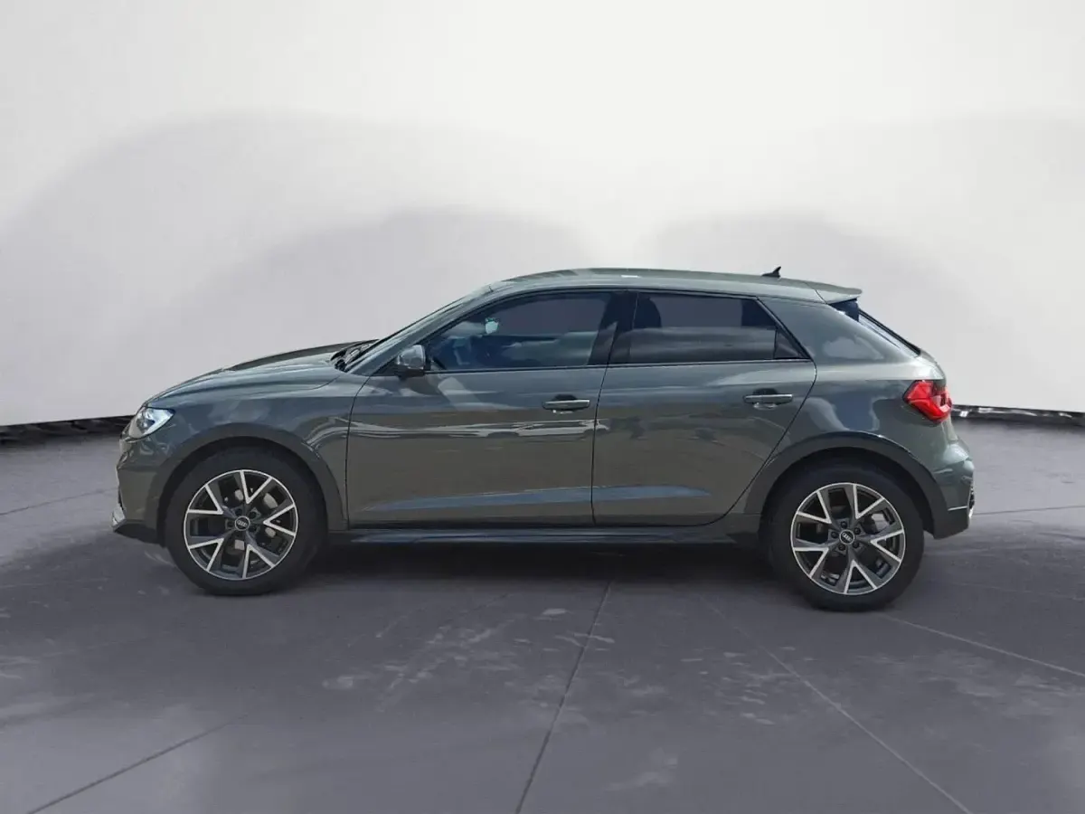 Gebraucht Audi A1 S-Line 110 PS (80 kW) 2022 Chronosgrau metallic SUV