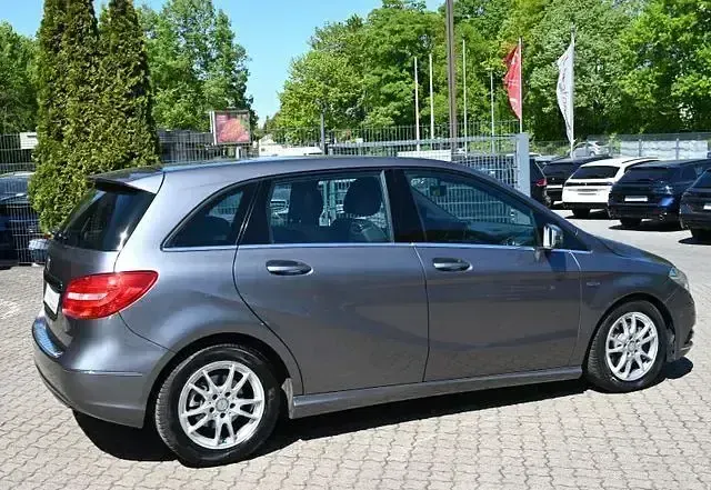 Używany Mercedes B200 156 KM (114 kW) 2012 Szary Minivan