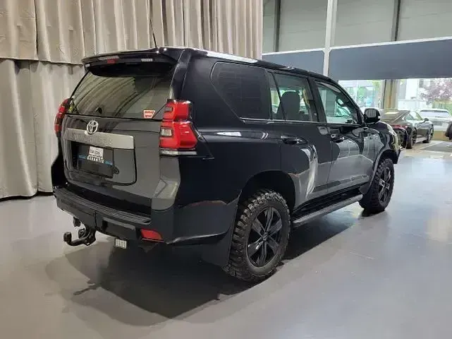 Gebraucht Toyota Land Cruiser 204 PS (150 kW) 2022 Attitude black mc. SUV