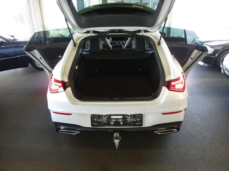 Weiß Gebraucht 2022 Mercedes CLA250 AMG Limousine | 32.200 € (Superpreis) - Bild 1/4