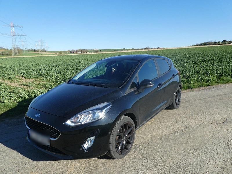 Schwarz Gebraucht 2017 Ford Fiesta Cool & Connect Kleinwagen | 9.990 € (Fairer Preis) - Bild 1/4