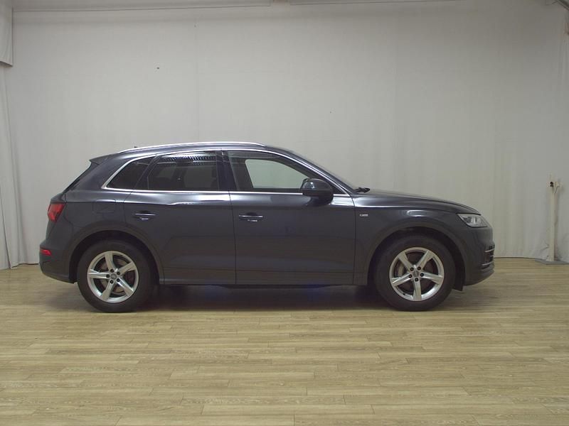 Grau Gebraucht 2020 Audi Q5 Sport SUV | 24.480 € (Fairer Preis) - Bild 1/4