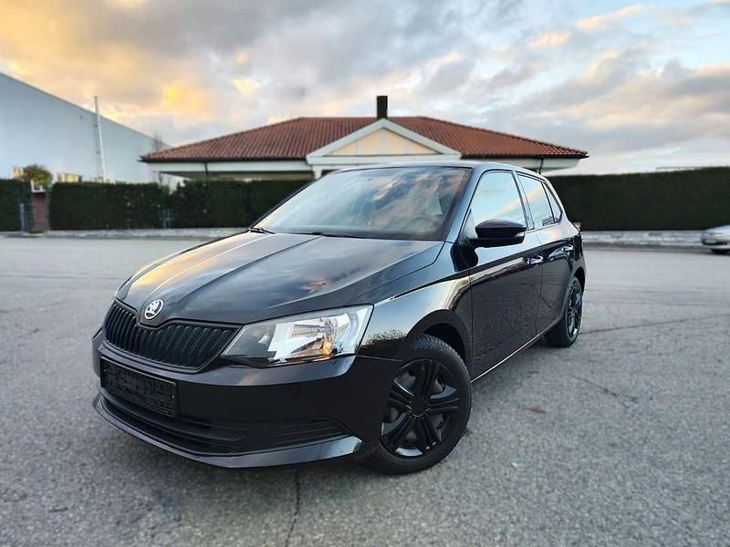 Schwarz Gebraucht 2015 Skoda Fabia Active Kleinwagen | 6.450 € (Fairer Preis) - Bild 1/4