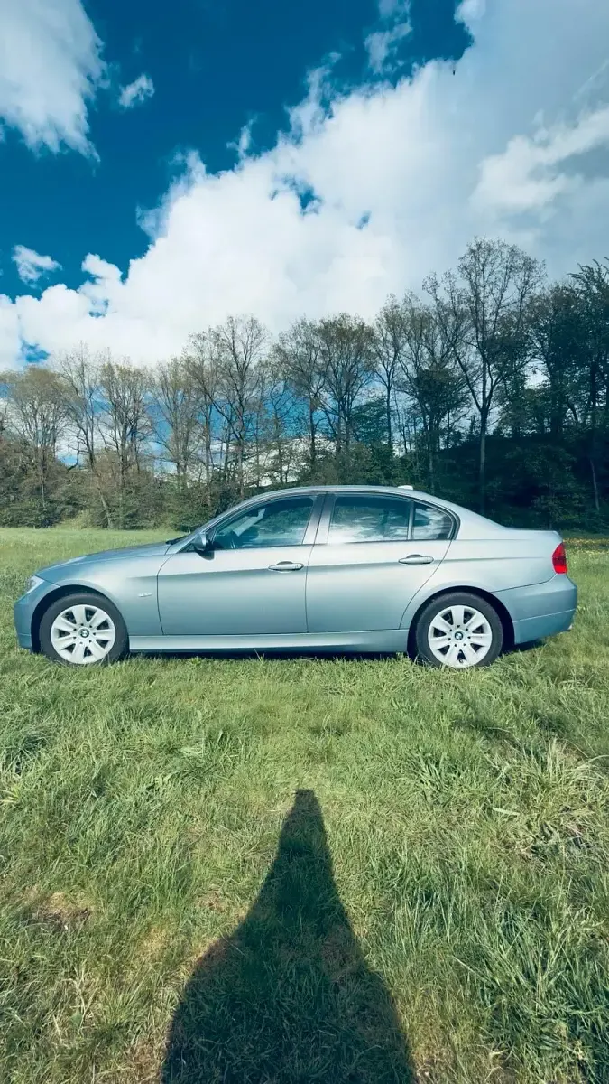 Gebraucht BMW 318 129 PS (94 kW) 2007 Grau Limousine