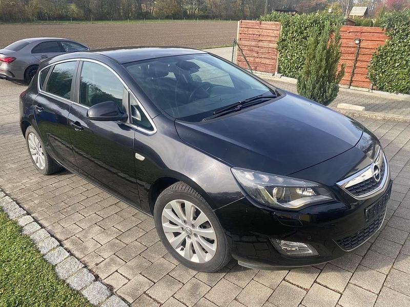 Gebraucht Opel Astra Cosmo 160 PS (117 kW) 2010 Schwarz Limousine