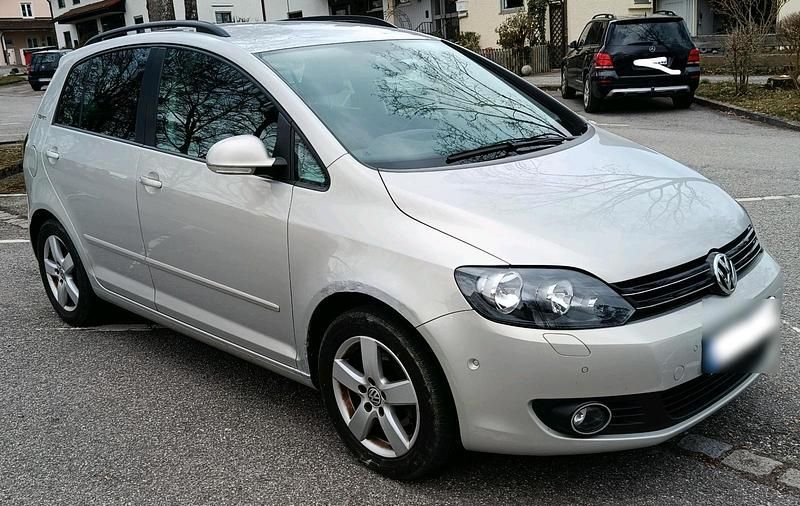 Gebraucht VW Golf VI Team 105 PS (77 kW) 2010 Silber Kleinwagen