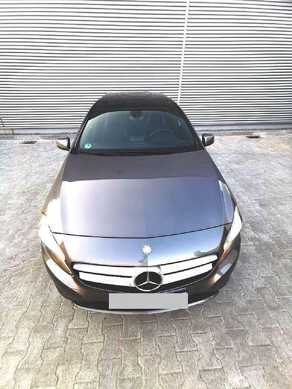 Gebraucht Mercedes A200 Urban 156 PS (114 kW) 2014 Grau Limousine