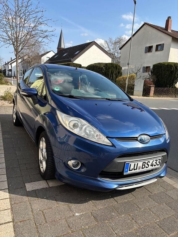 Gebraucht Ford Fiesta Titanium 95 PS (69 kW) 2011 Blau Kleinwagen