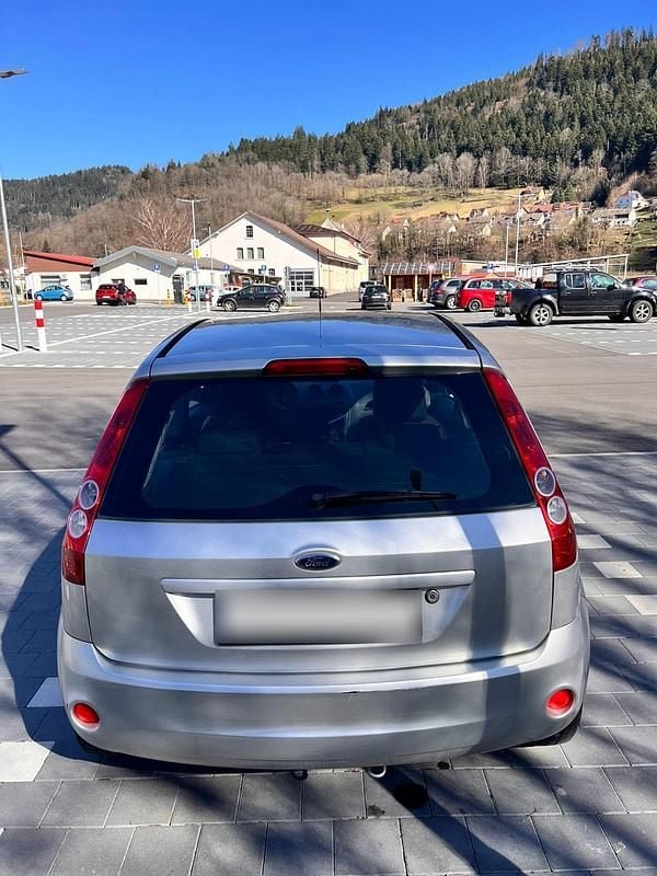 Gebraucht Ford Fiesta 71 PS (52 kW) 2009 Silber Kleinwagen