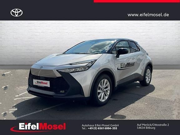 Shimmering silver metallic / dach schwarz Gebraucht 2023 Toyota C-HR Team SUV | 30.960 € (Superpreis) - Bild 1/4