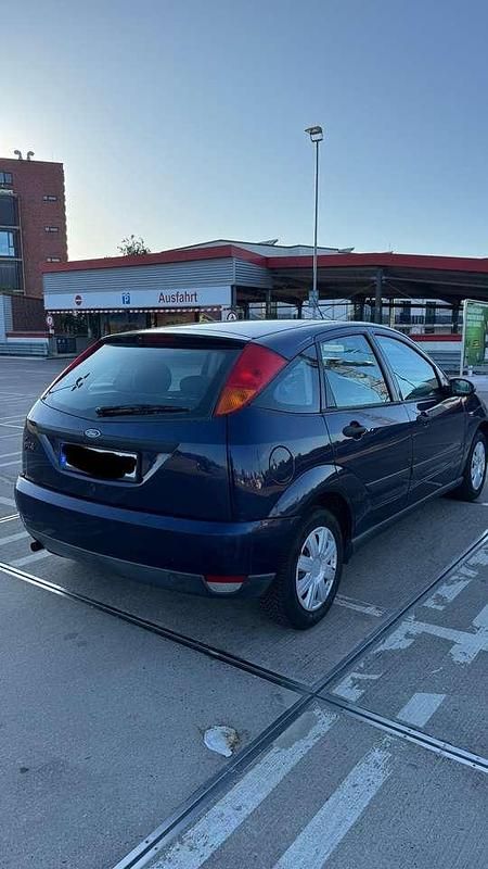 Gebraucht 2001 Ford Focus Trend Limousine | 1.800 € (Fairer Preis) - Bild 1/4