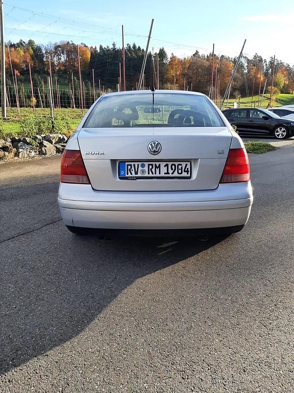 Second-hand VW Bora 104 CP (76 kW) 2000 Gri Berlinǎ