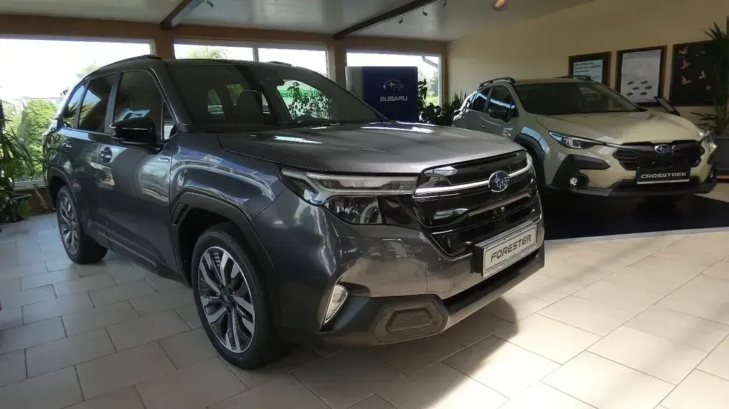 Neu Subaru Forester Platinum 136 PS (100 kW) 2026 Grau SUV