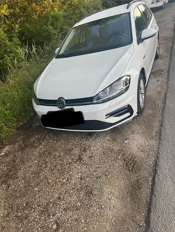 Weiß Gebraucht 2017 VW Golf VII R-line Kombi | 9.100 € (Fairer Preis) - Bild 1/4